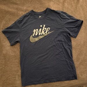 🟦Nike Men's Deep Blue Tee with Silver Logo - Size M🟦